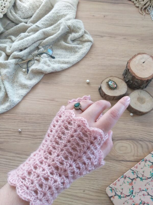 FINGERLESS GLOVES (BLUSH PINK)