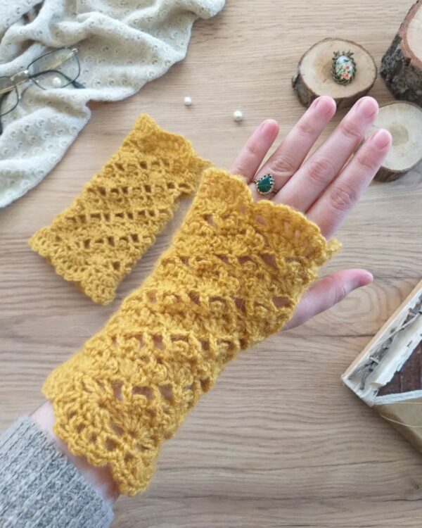 FINGERLESS GLOVES (SOFT MUSTARD)