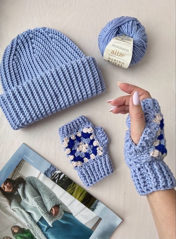 FINGERLESS GLOVES (BLUEISH THEME)
