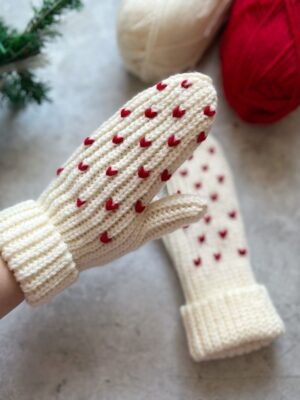 GLOVRES (HEARTS EMBROIDERED)