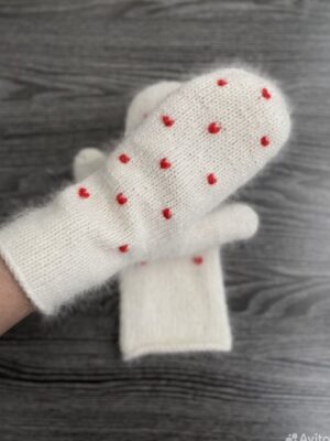 GLOVES (HEARTS EMBROIDERED) KNITTED