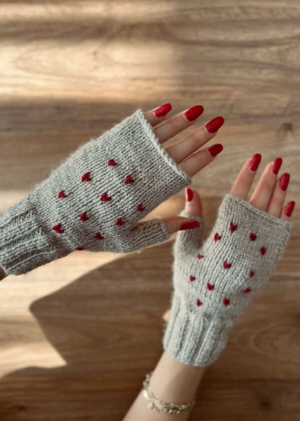 FINGERLESS GLOVES (HEART EMBROIDERED)