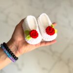 BABY BOOTIES (ROSES)