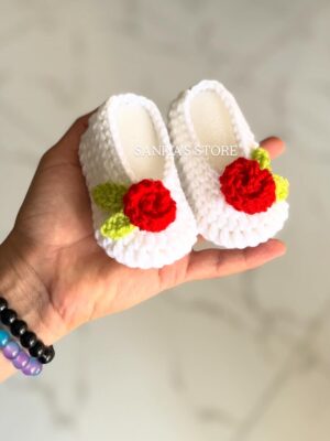 BABY BOOTIES (ROSES)