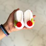 BABY BOOTIES (ROSES)