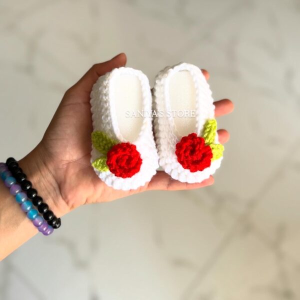 BABY BOOTIES (ROSES)