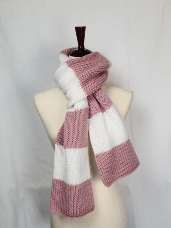 KNITTED SCARF
